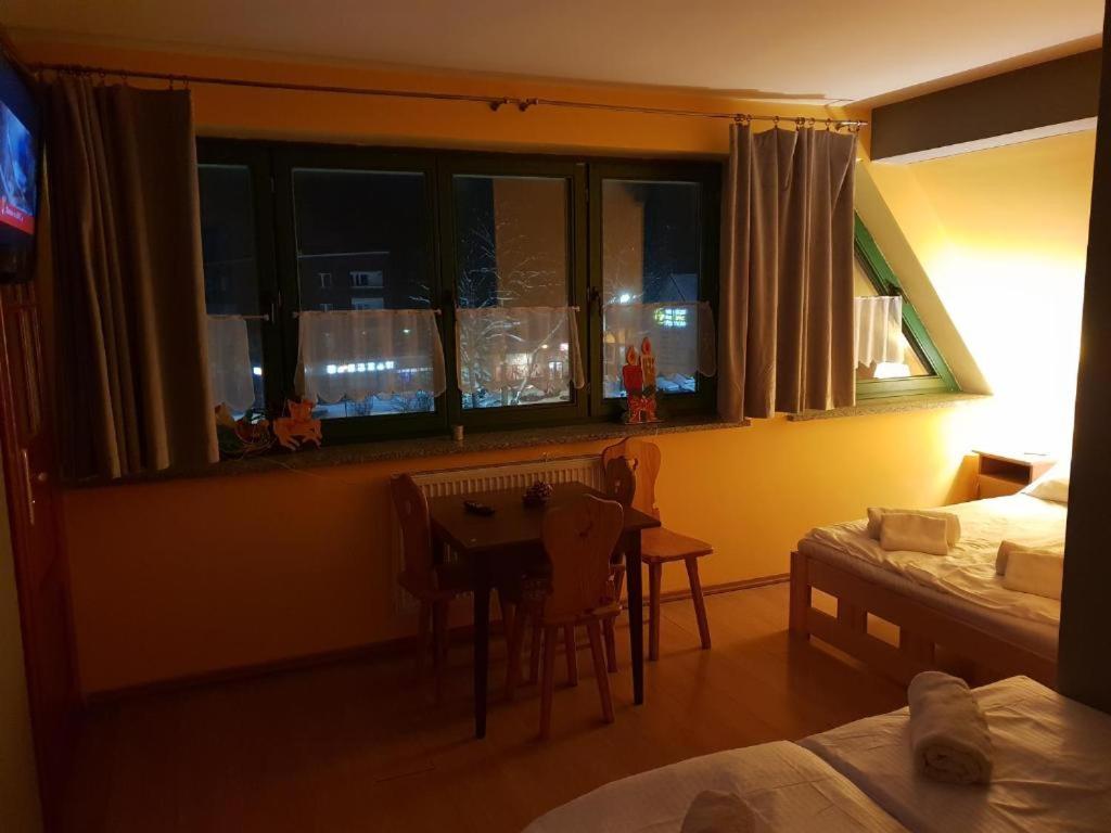 Apartament Pokoje U Jacka Zakopane Pkp 700 Centrum 1200 — Photos 1